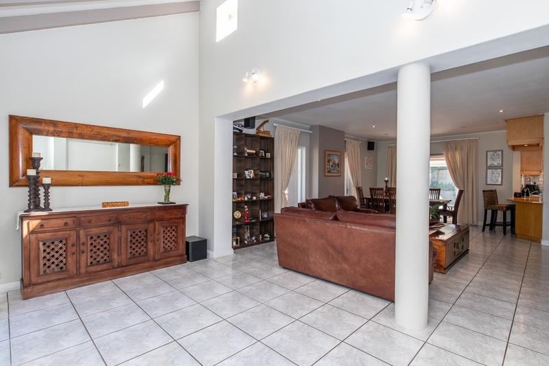 5 Bedroom Property for Sale in Meadowridge Western Cape